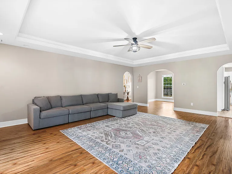 305 Lake Dr — Photo 5