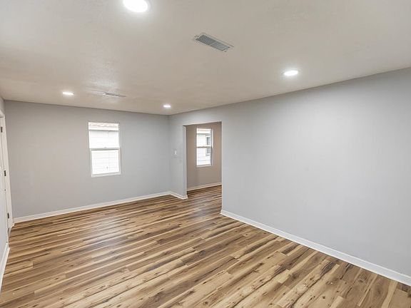 4th image of 832 N 12th St