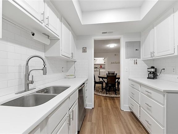 5th image of 6851 Roswell Rd Unit F15