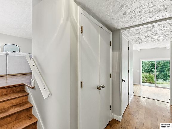 4th image of 10929 Taylor St