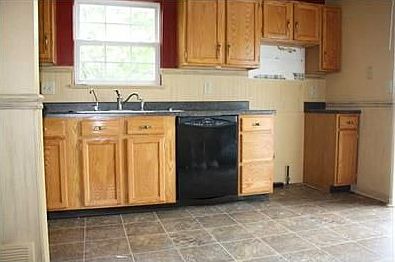 4th image of 3300 Whitfield Dr