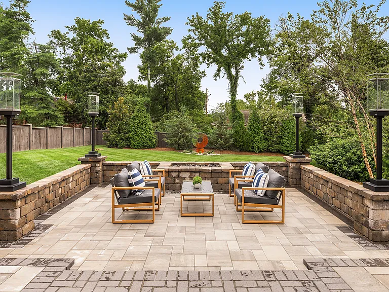 3718 Woodlawn Dr — Photo 60