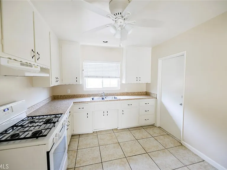 219 W Avenida Palizada #B — Photo 5