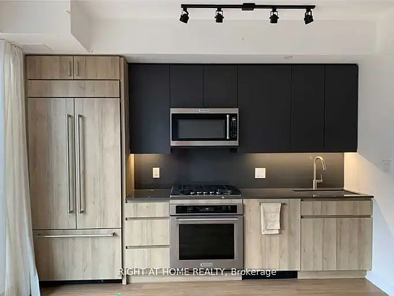 3rd image of 430 Roncesvalles Ave #313