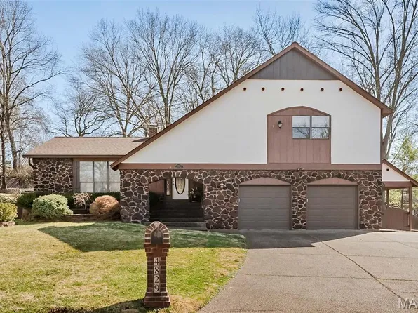 4829 Gatesbury Dr, Saint Louis, MO 63128