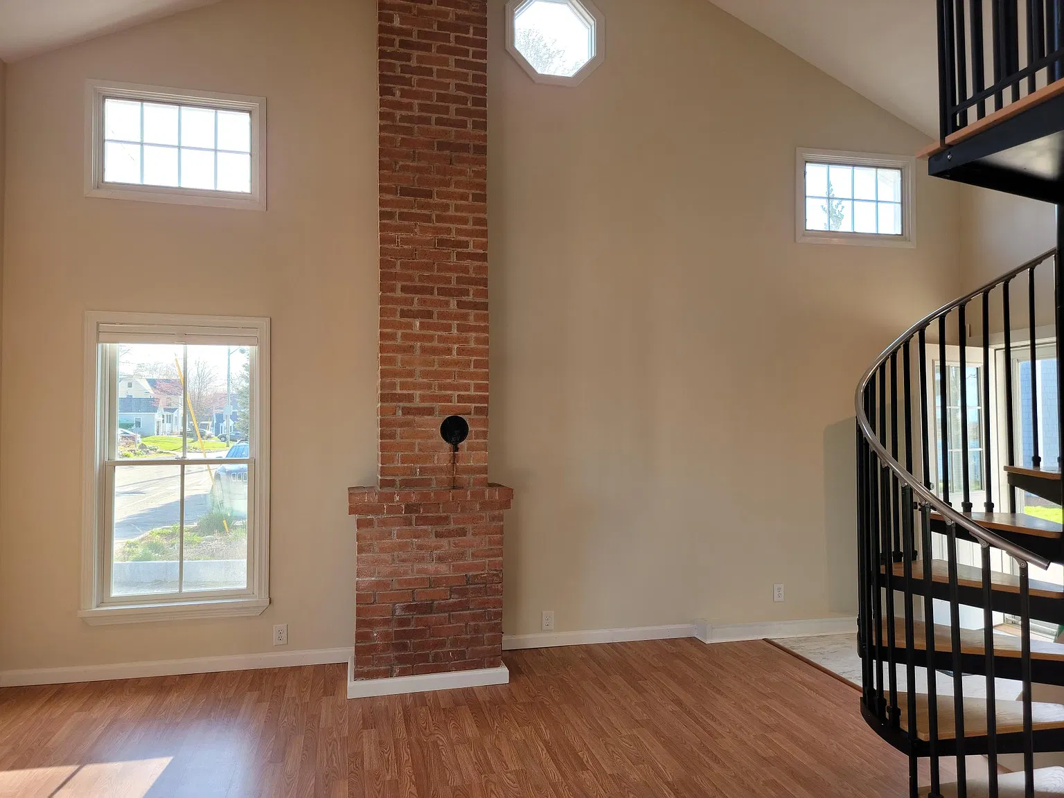 1 bed, 1.5 bath, 950 sqft, $3,800 — Photo 3
