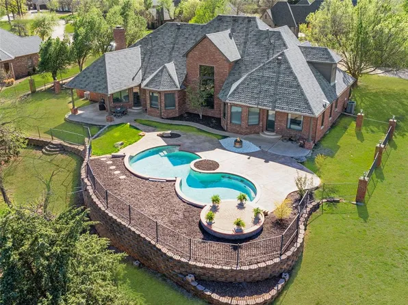 18632 Wolf Creek Dr, Edmond, OK 73012