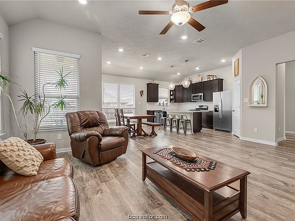3rd image of 15007 Indian Creek Ln