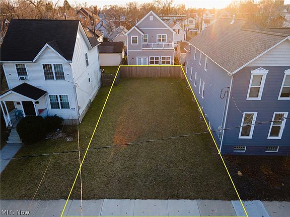 2nd image of W 33rd St