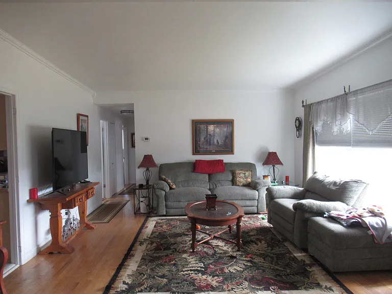 904 NE Meeter Ln — Photo 6