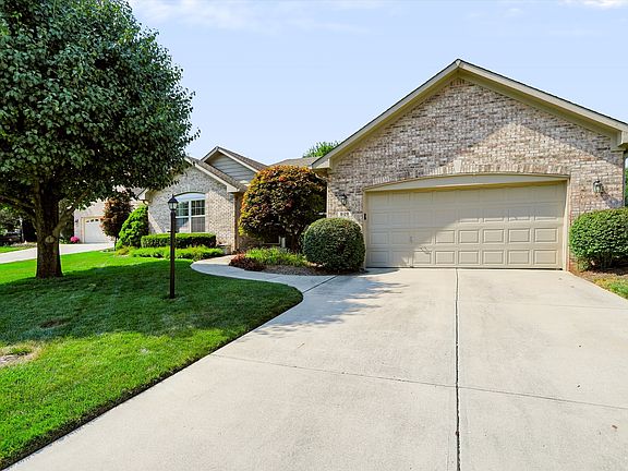 4th image of 8128 Meadow Bend Dr