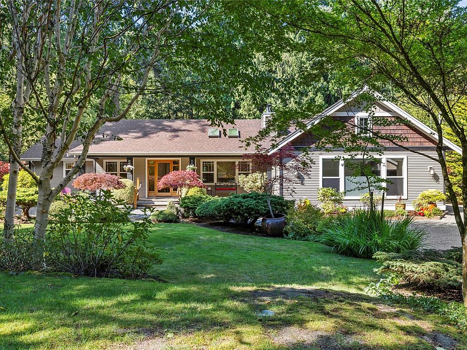 1st image of 825 Fern Rd E
