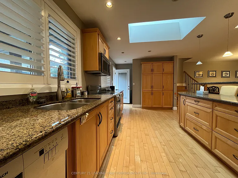 5 Southdale Dr — Photo 3
