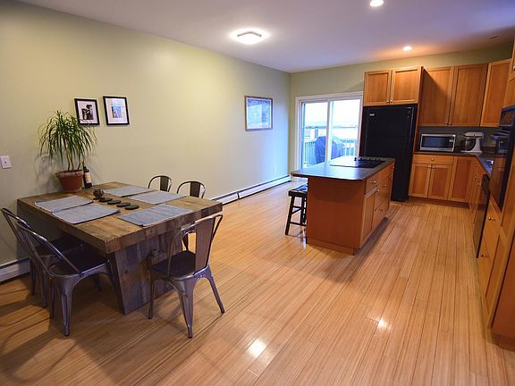 5th image of 54 Pleasant St APT 1