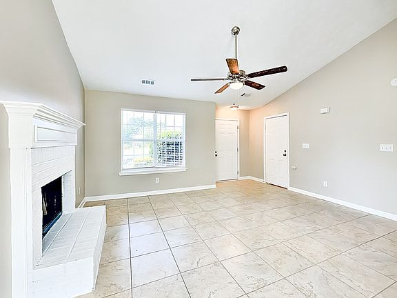 3rd image of 136 Pecan Dr
