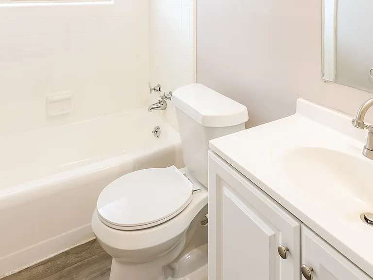 742411_028_bathroom_13620250.jpg
