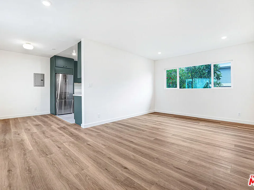 16185 W Sunset Blvd #3