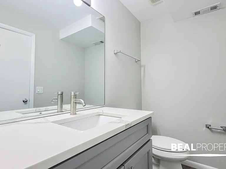 2320 N Damen Ave #2D — Photo 16