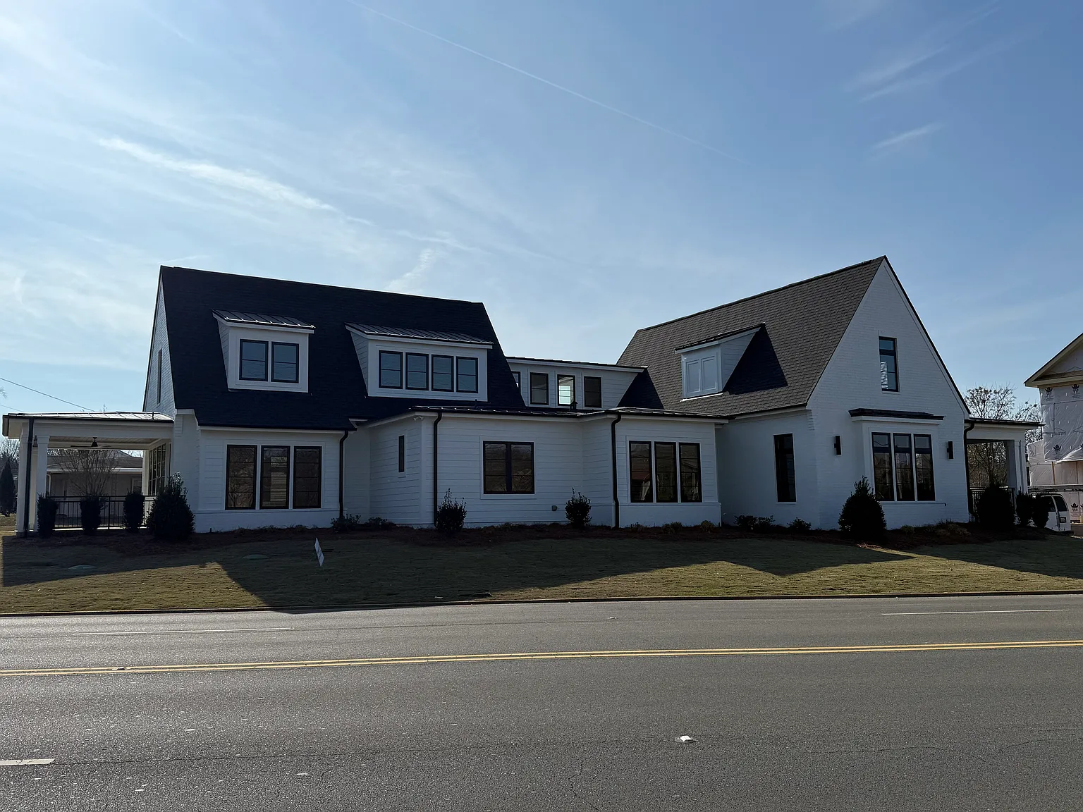 4 bed, 4.5 bath, 2400 sqft, $5,100 — Photo 2