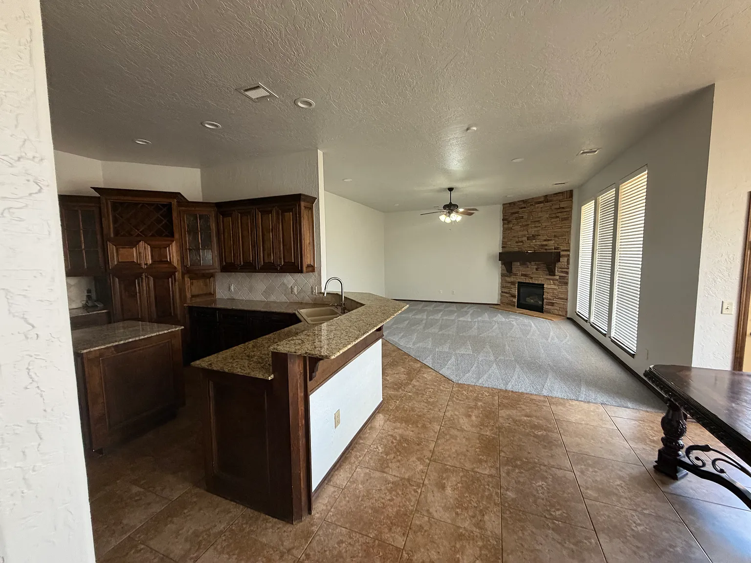 3 bed, 2.5 bath, 2130 sqft, $2,600 — Photo 3