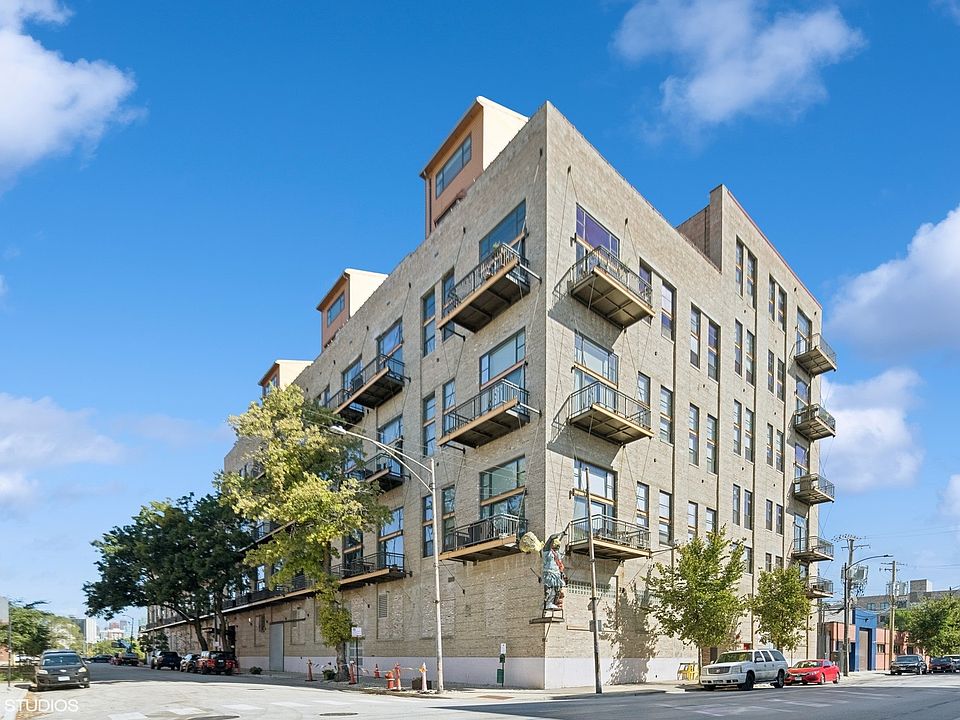 2nd image of 2545 S Dearborn St APT 329