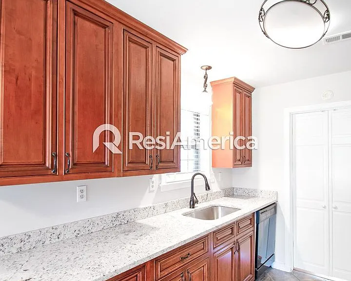 3922 N Heatherhill Dr — Photo 5