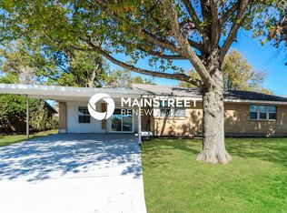 217 Cherrywood Dr, Moore, OK 73160