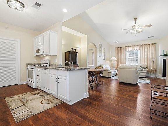 3rd image of 246 Adams Pointe Blvd Unit 5