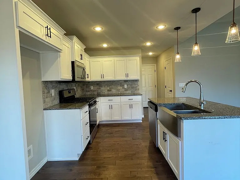 696 N Montego St — Photo 5