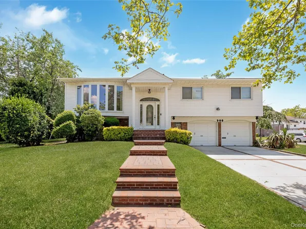 900 Flanders Drive, Valley Stream, NY 11581
