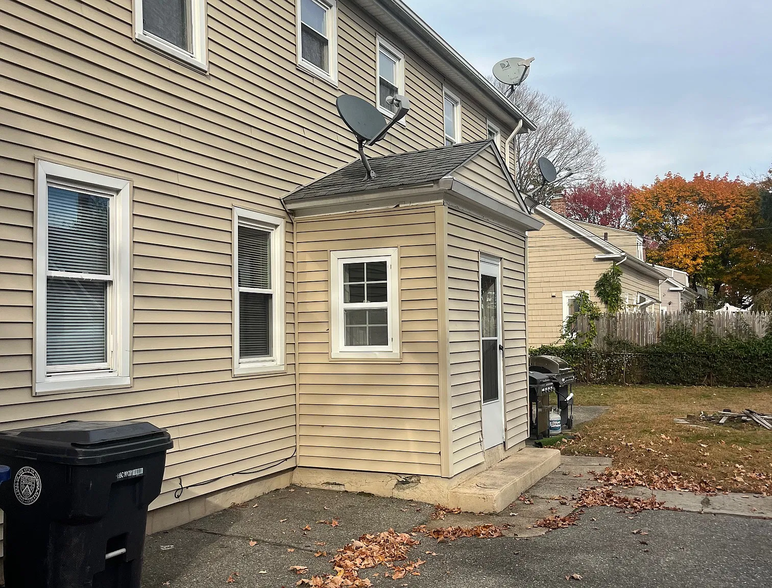 2 bed, 1.5 bath, 1300 sqft, $2,150 — Photo 2