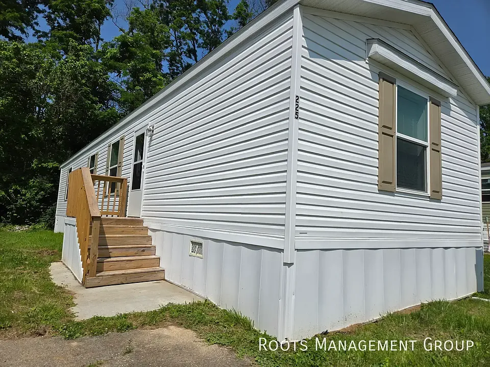 225 Robin Dr #225
