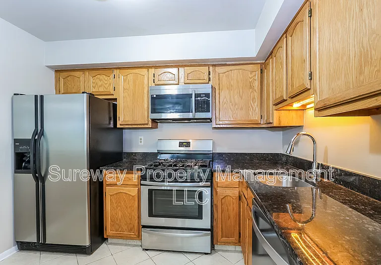 108 Lowell Ct #5 — Photo 6
