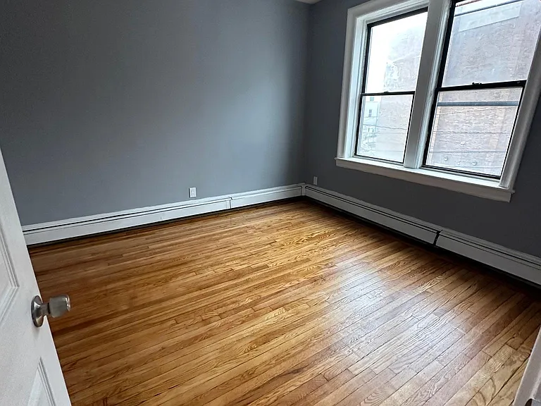 149 Zabriskie St #21 — Photo 6