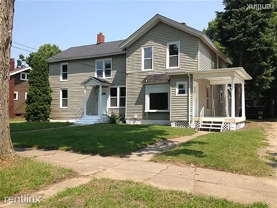 124 W Pearl St — Photo 1