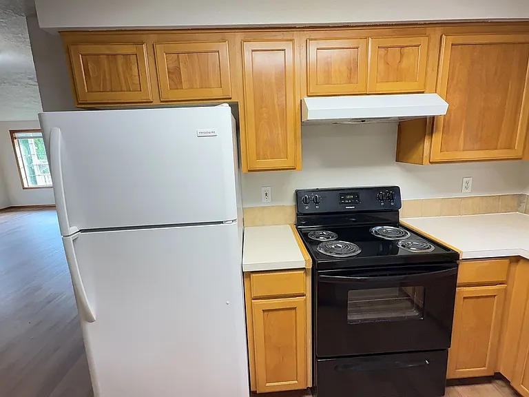 4449 Samantha Ct NE — Photo 21