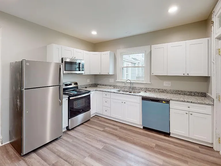 479 E Maynard Ave — Photo 8