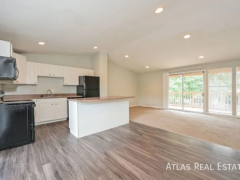 540 N Harlan St — Photo 7