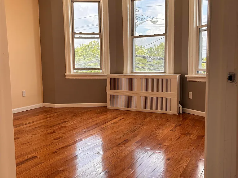 5208 Tonnelle Ave — Photo 7