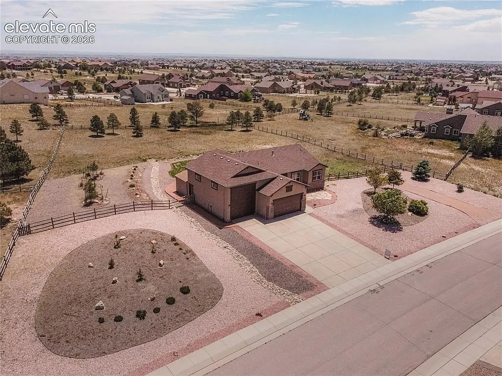 5 bed, 3542 sqft, $4,500 — Photo 2