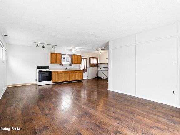 4th image of 2907 Garey Ln
