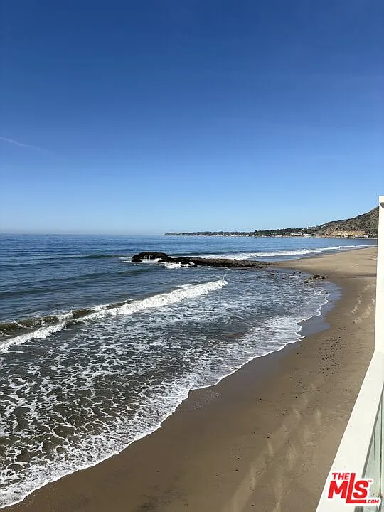 25216 1/2 Malibu Rd