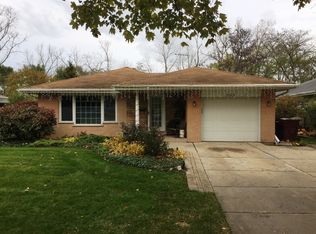 245 Riverside Dr, Northfield, IL 60093