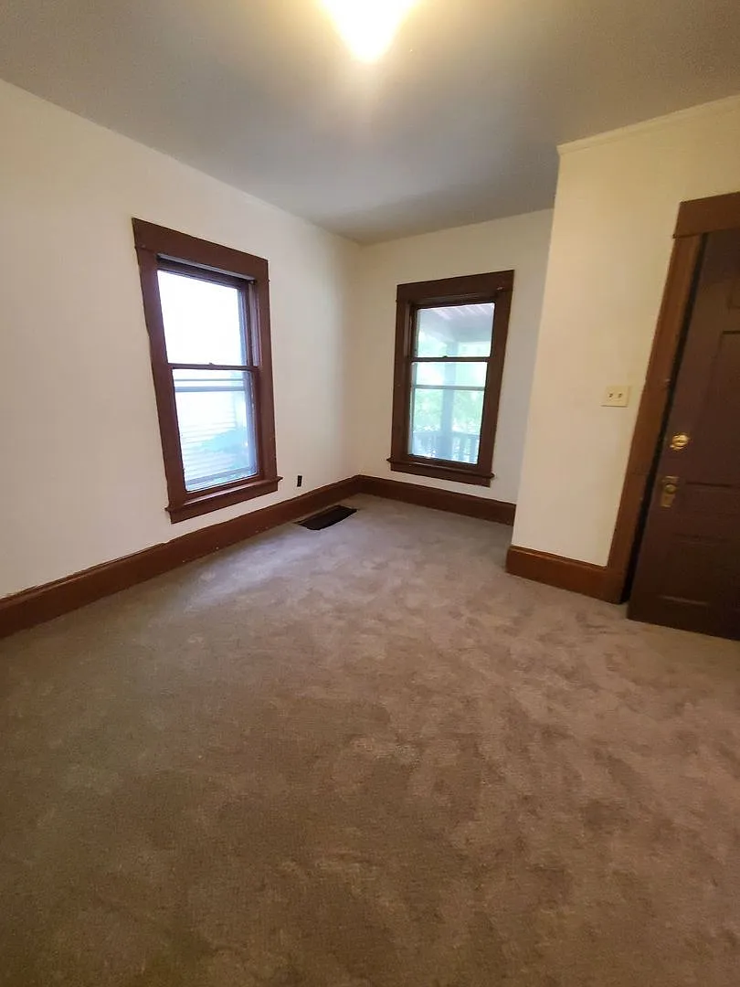 3 Bedroom Single Family — Photo 3