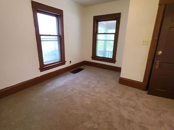 3rd image of 3416 W Walnut St