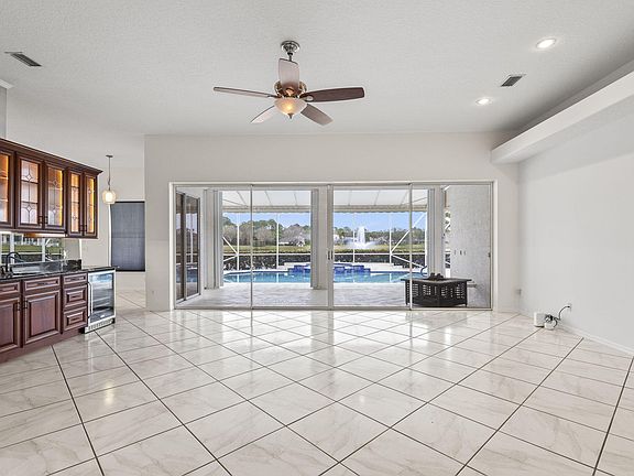 4th image of 2145 SW Waterview Place