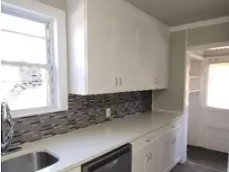 1078 Lalor St #1 — Photo 7