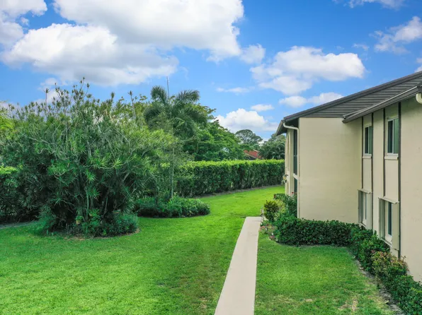 5930 Whispering Pine Way, Greenacres, FL 33463