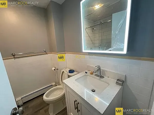817 E 2nd St #3 — Photo 12