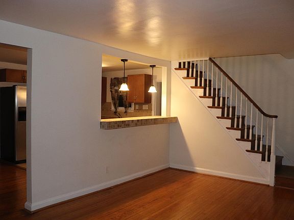 4th image of 28 W Salisbury Dr